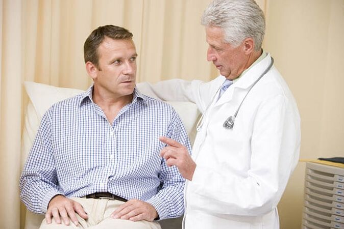 ein Patient mit Prostatitis bei einem Arzttermin